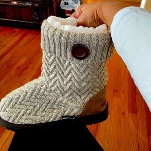 Sweater boots